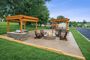 Outdoor grilling & fire pit lounge
